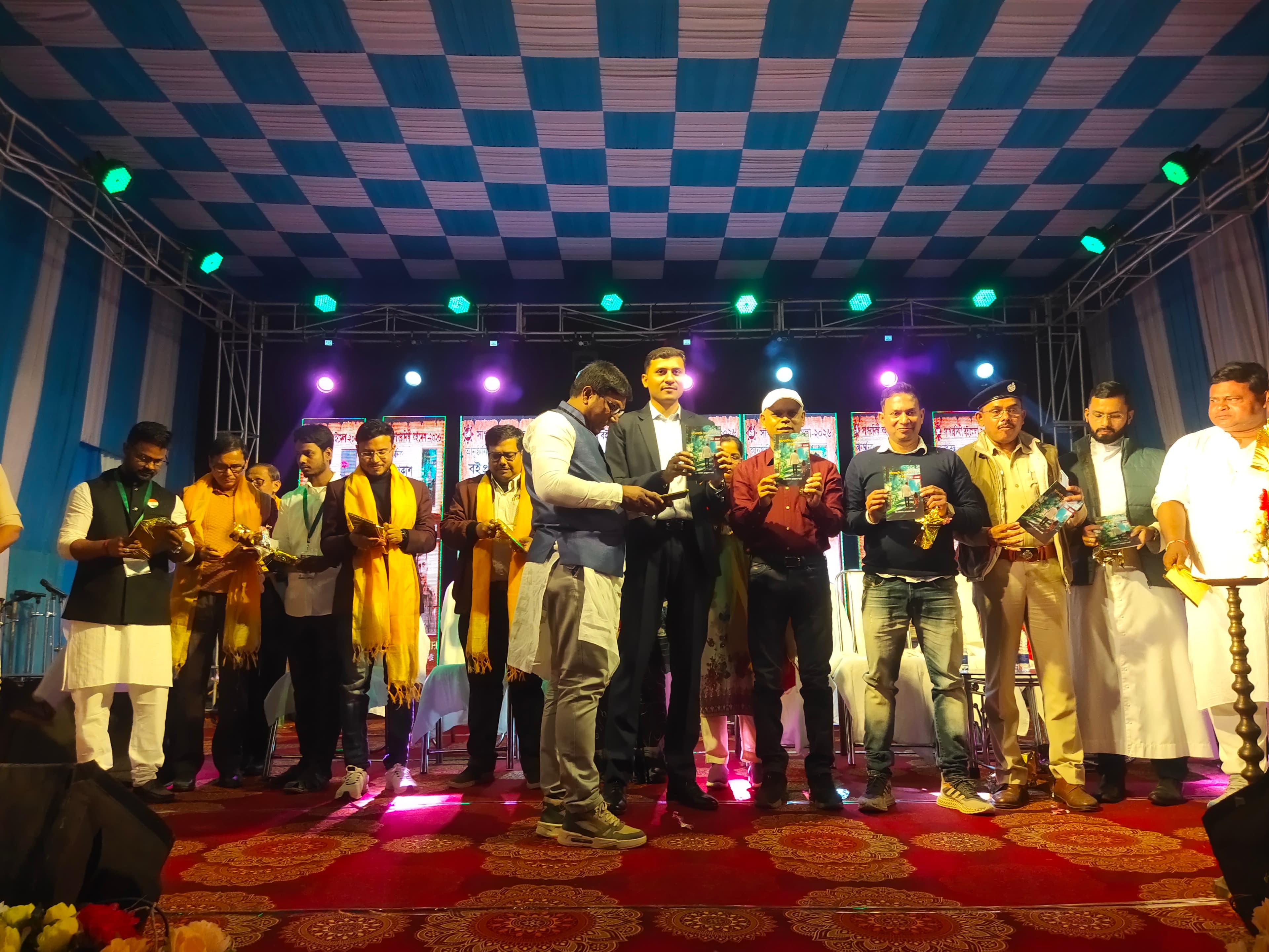 বই দিয়েই বদলানোর চেষ্টা, সাগরদীঘিতে শুরু বই মেলা